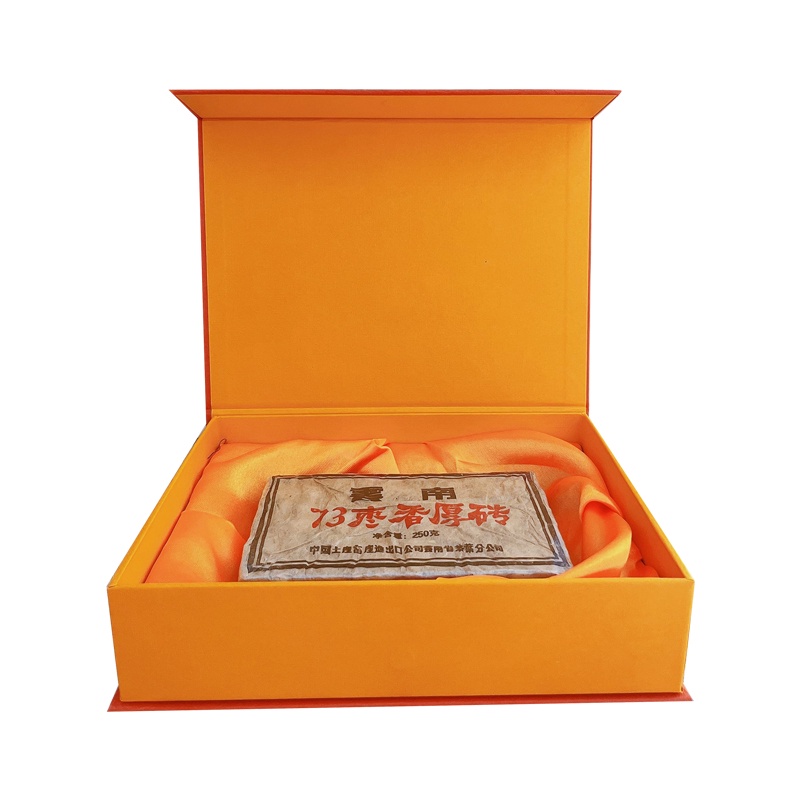 YUN NAN Premium 73 Pu Erh Tea Gift Box 250g — view 4